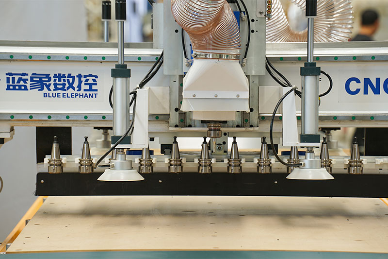 數(shù)控開(kāi)料機(jī)