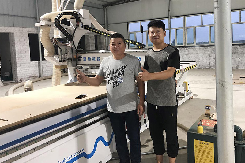 內蒙古客戶訂購定制家具生產線